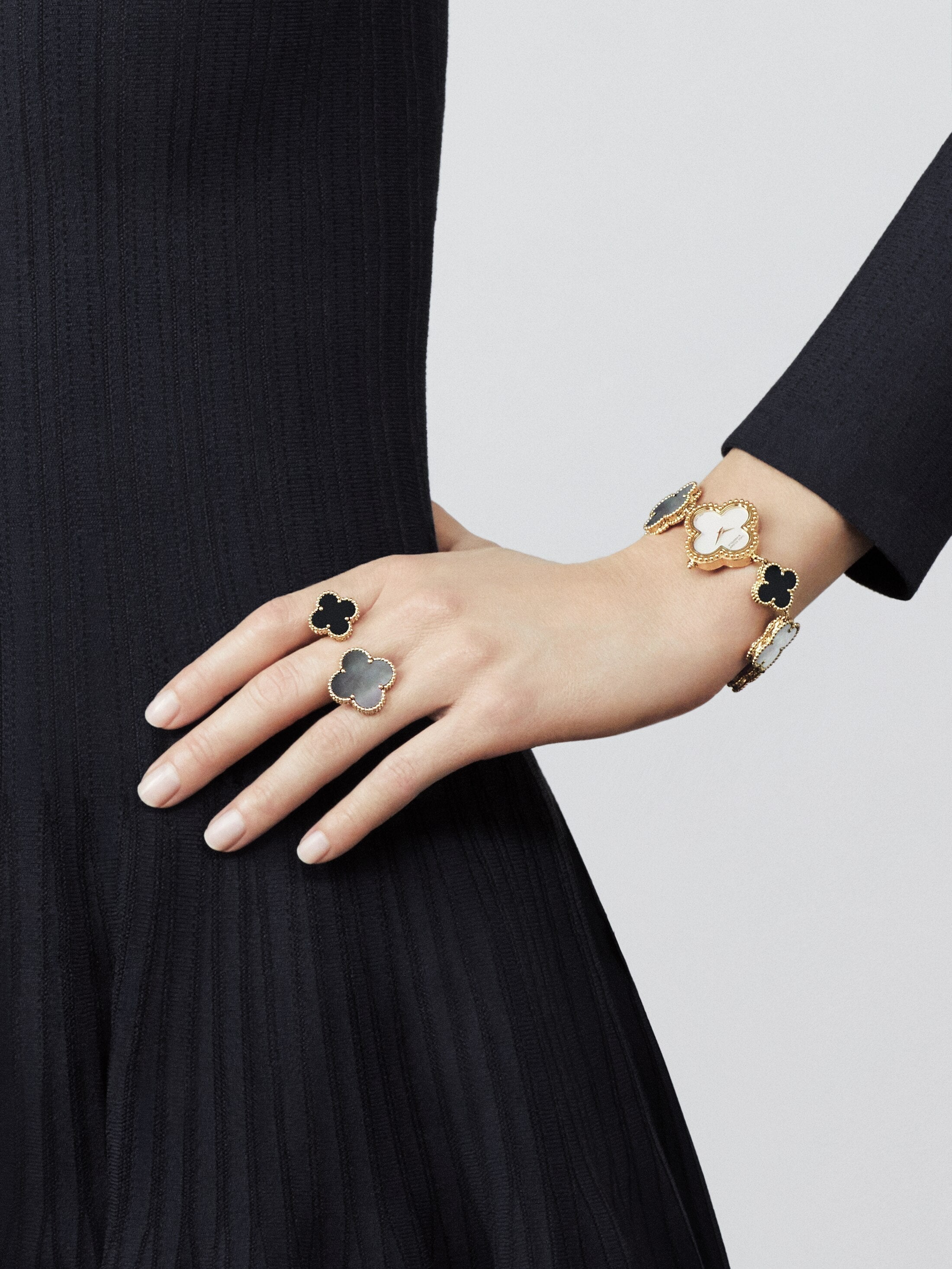 Noble Magic Alhambra Clover Between The Finger Ring