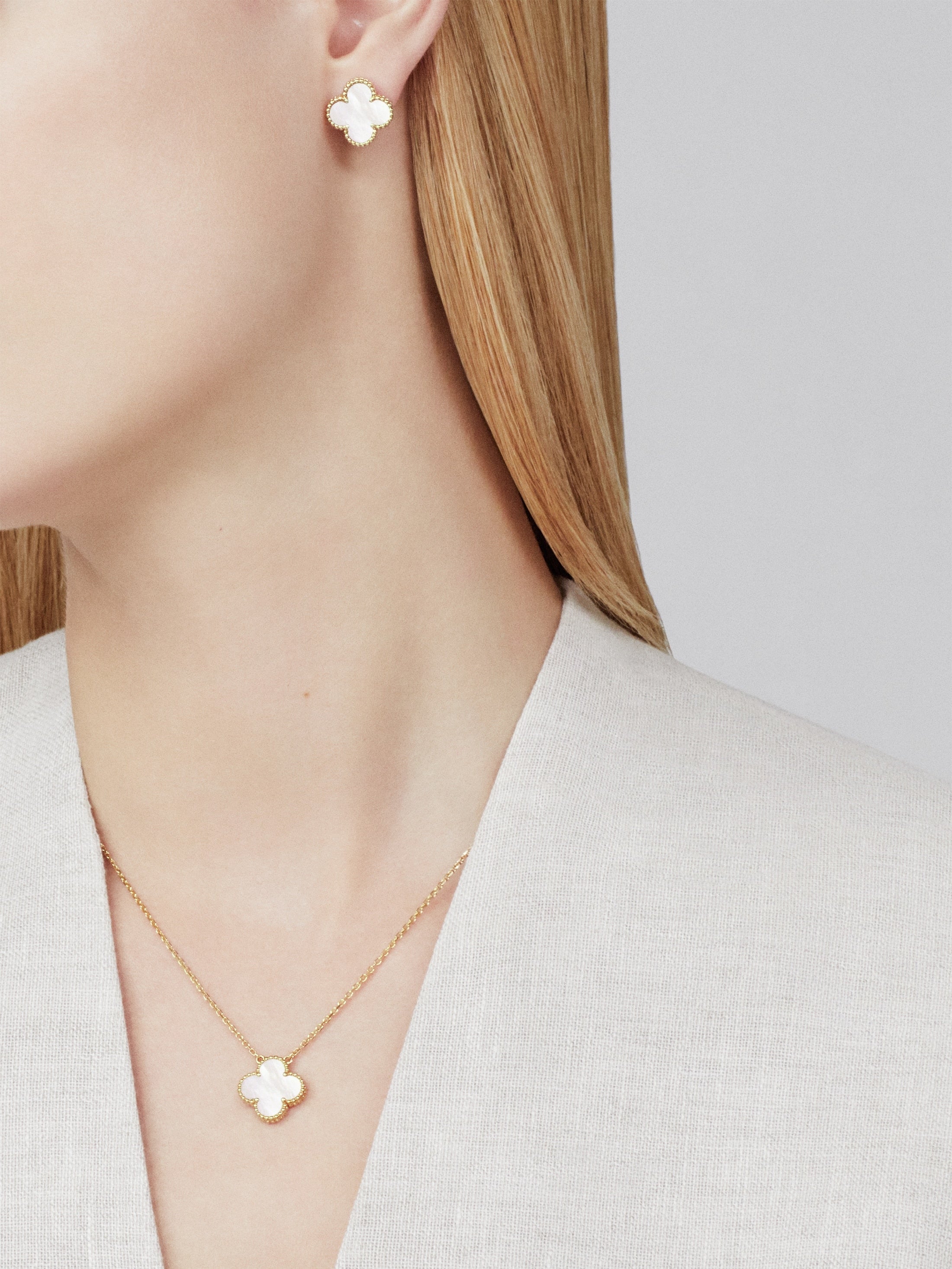 Noble Vintage Alhambra Clover Pearl Pendant